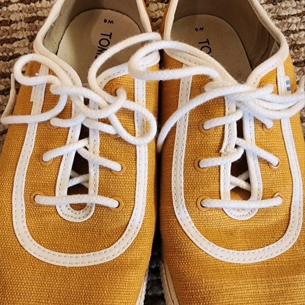 Tom's Lace-up Yellow Sunflower Sneaker Shoes  for Women Size 8